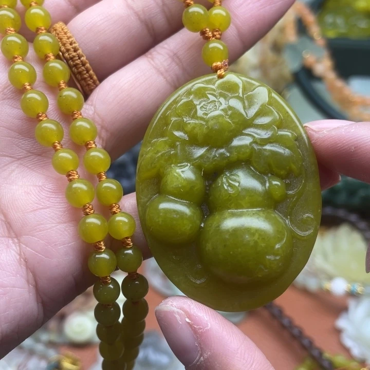 蛇纹石玉未镶嵌吊坠