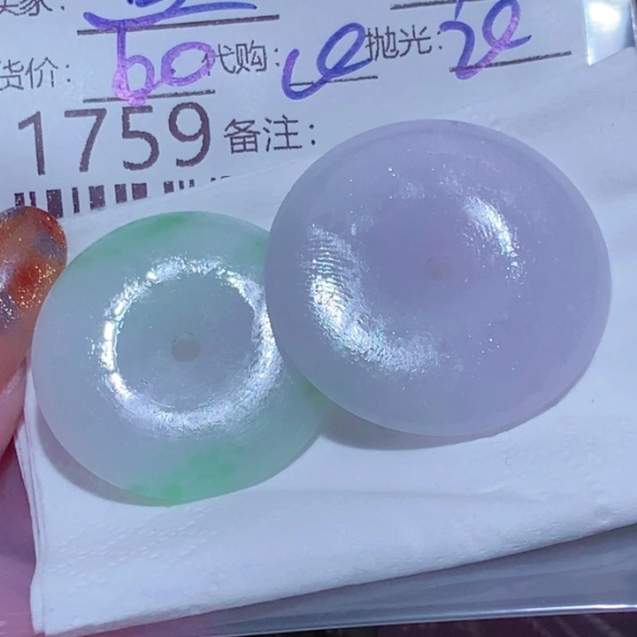 颈饰未镶嵌翡翠是****～