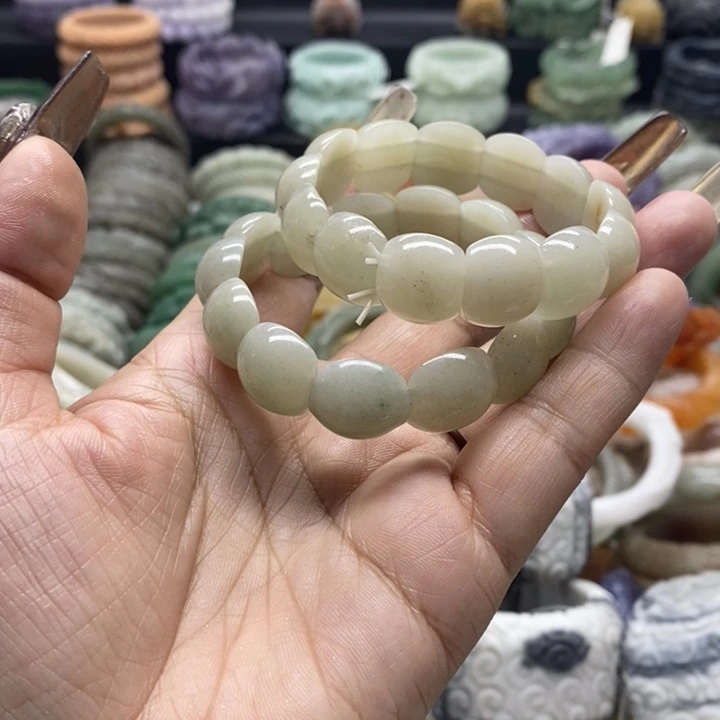 石英岩玉未镶嵌手镯