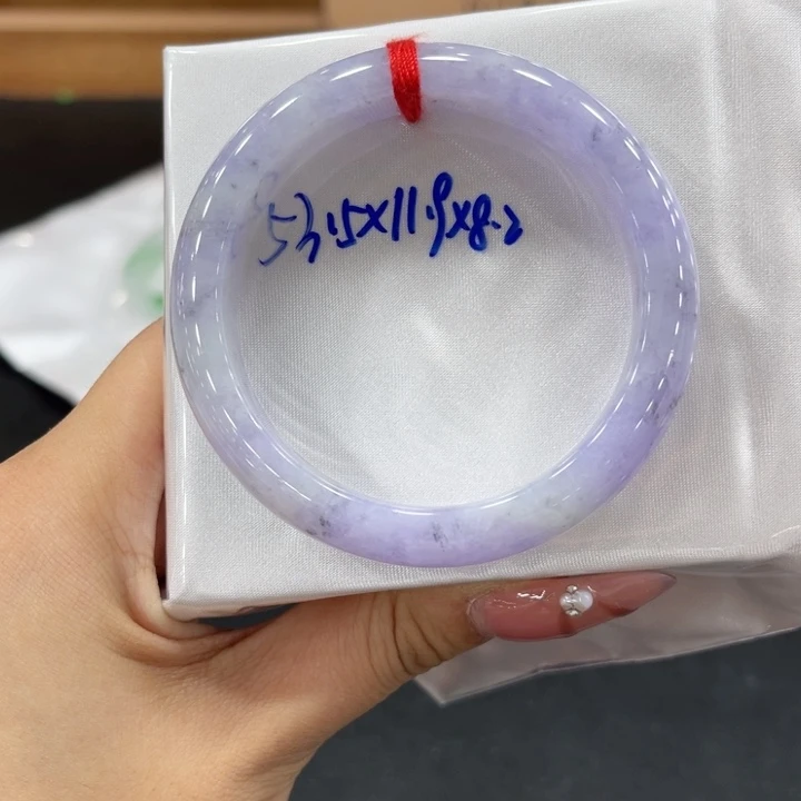 翡翠手镯未镶嵌翡翠