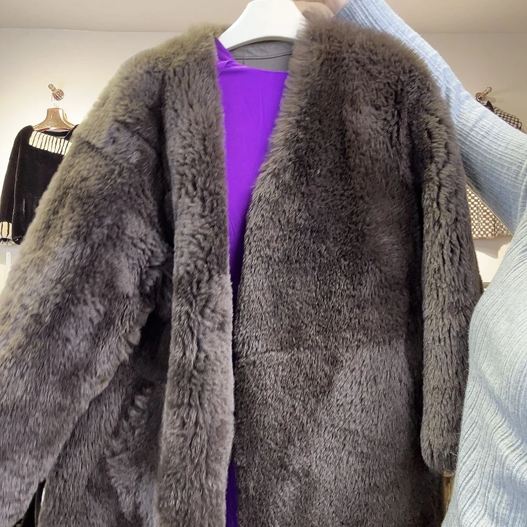 不***谷皮草外套搭配黑色