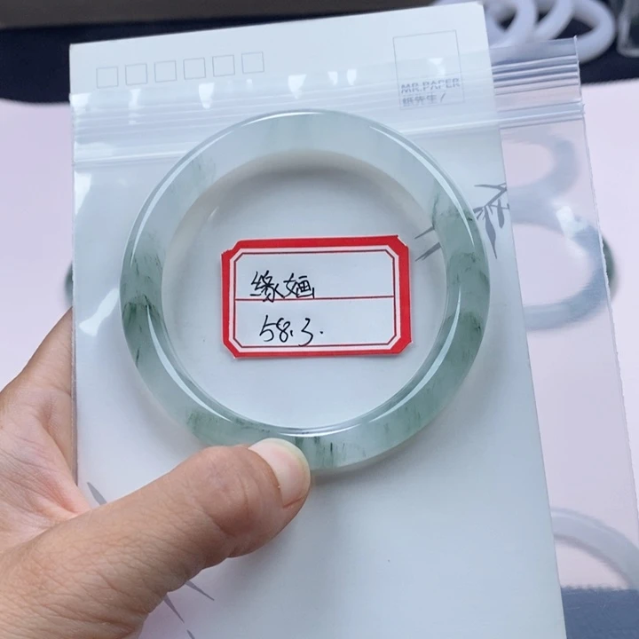 未镶嵌手镯石英质玉（非洲翠）