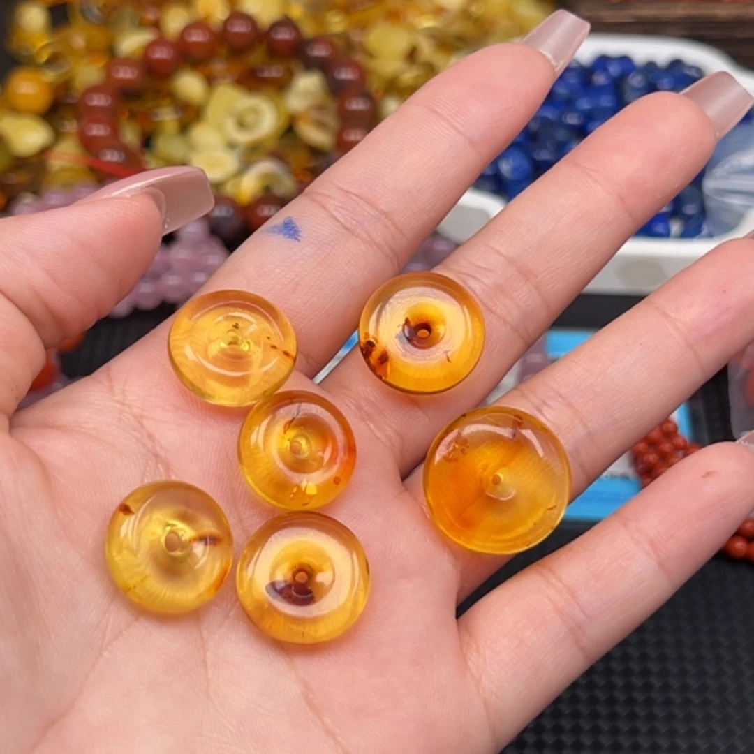 未镶嵌颈饰琥珀多样性