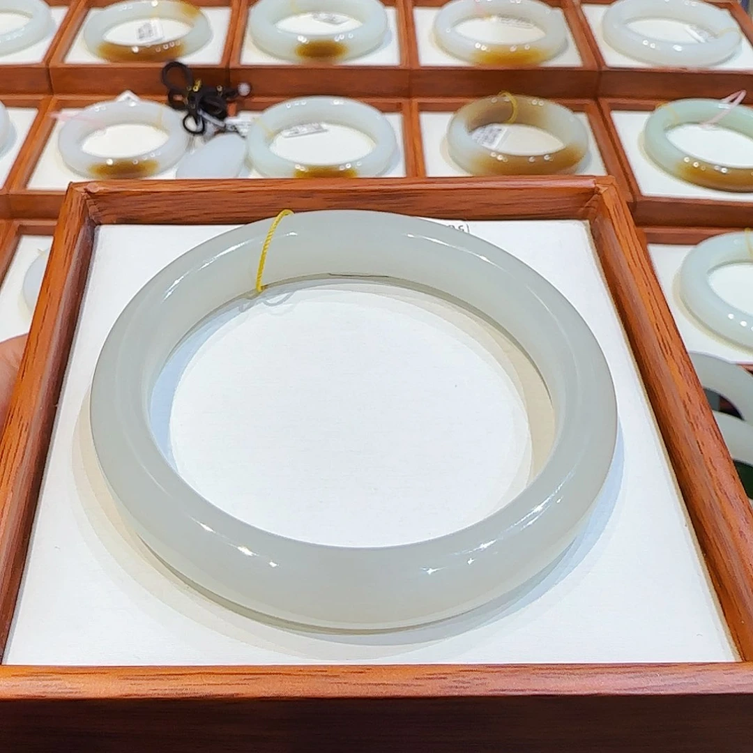 和田玉手镯未镶嵌高冰晴水58