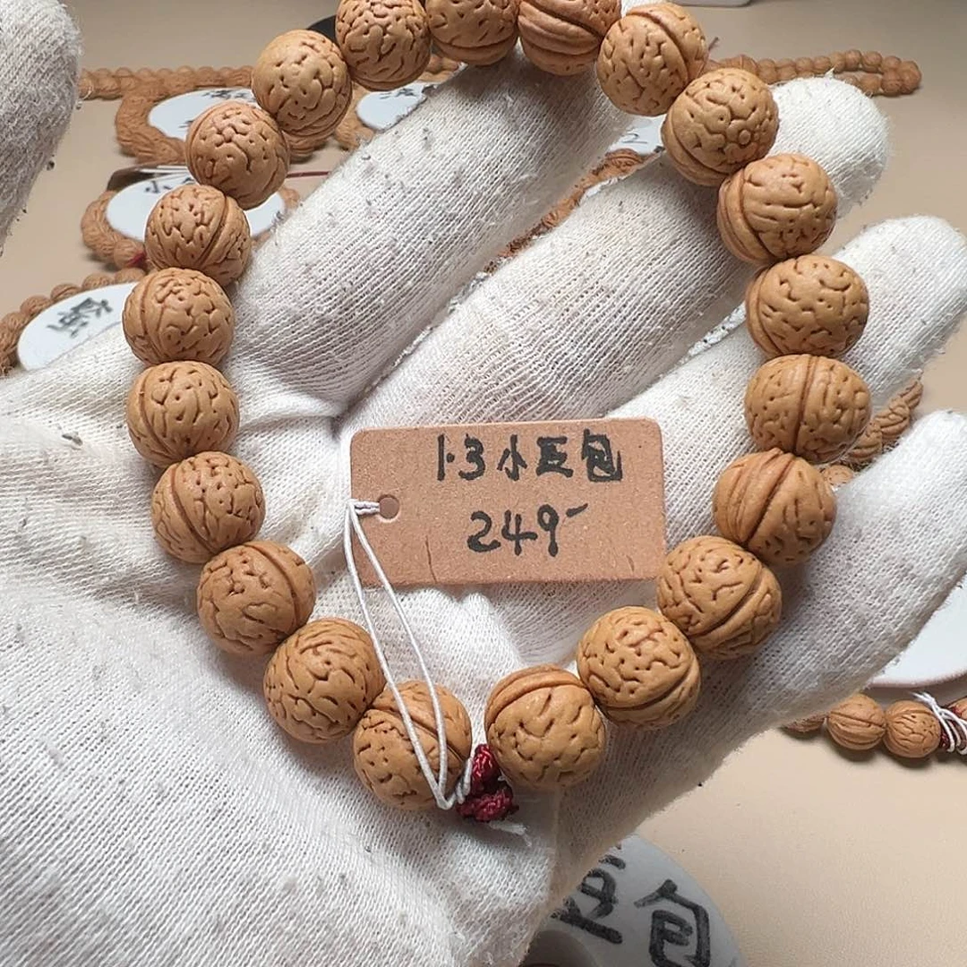 随***缘桃核手串1.3小豆包