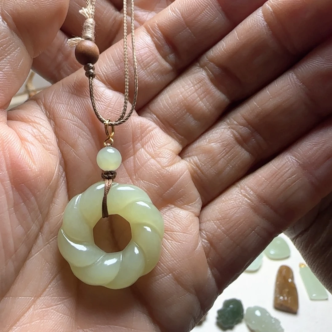 *****和田玉未镶嵌颈饰