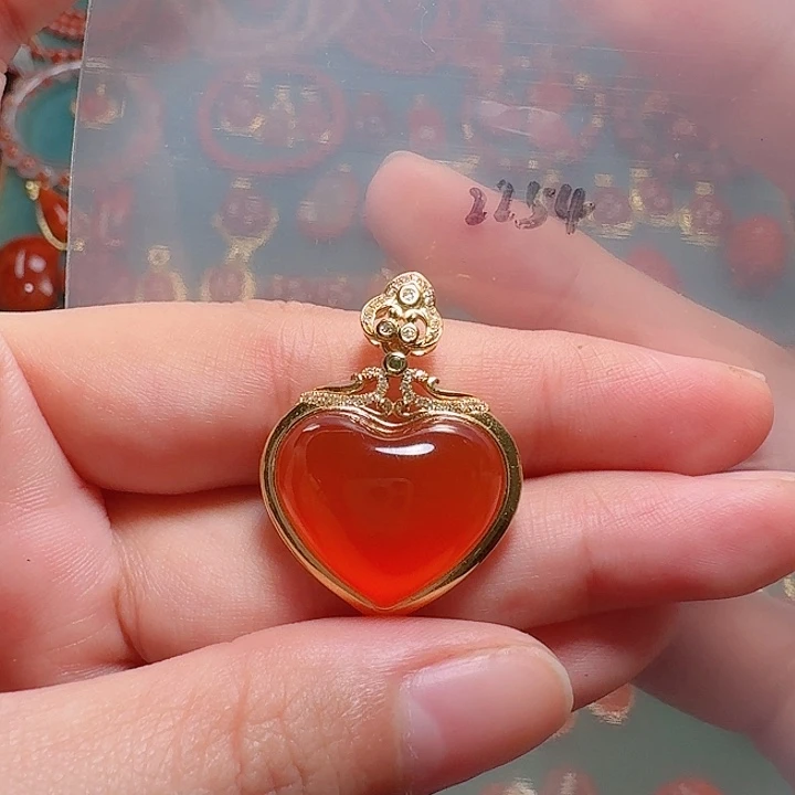 南红玛瑙18K金镶嵌吊坠