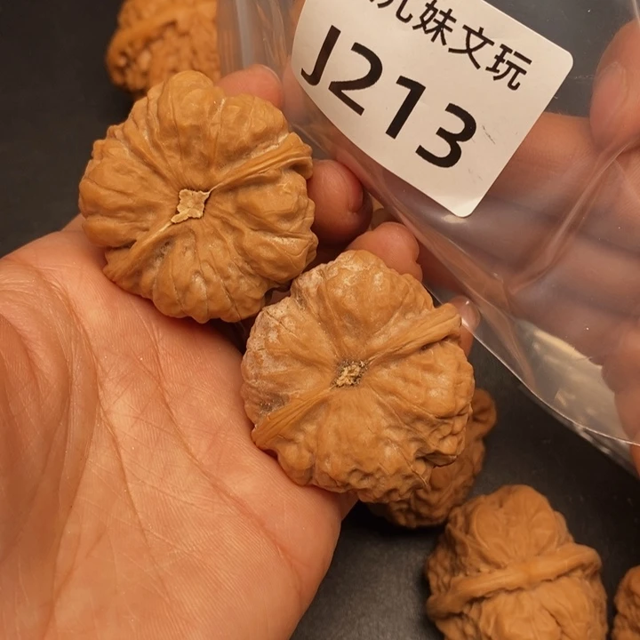 胖***。桃核吊坠J213蛤蟆