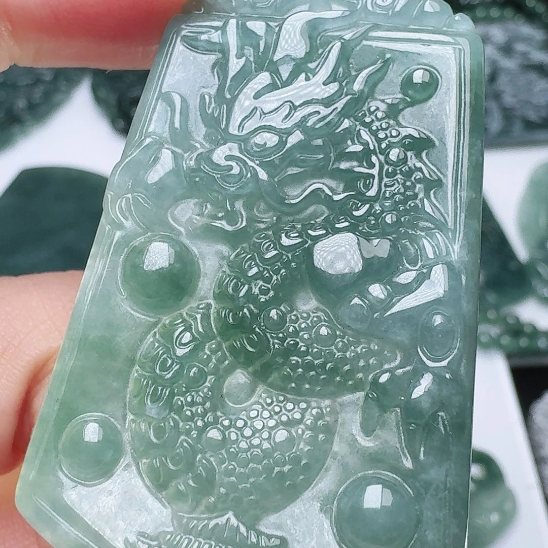 翡翠未镶嵌颈饰111