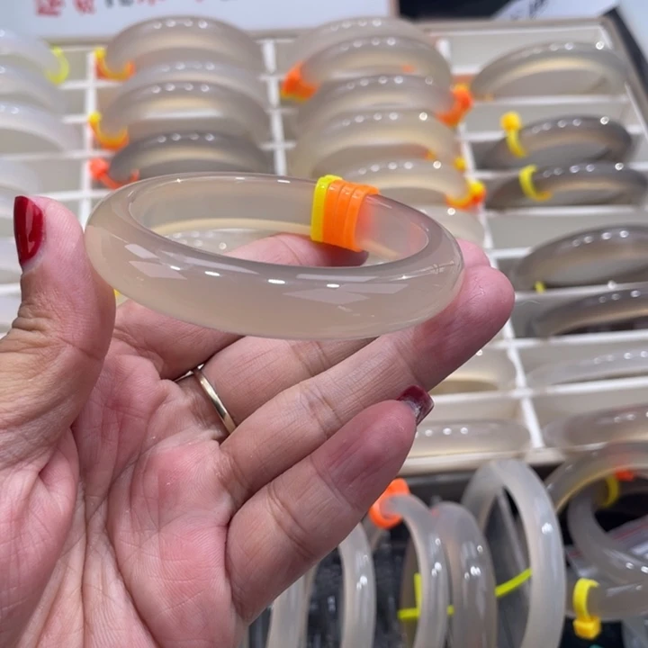 长***_玛瑙/玉髓未镶嵌手镯