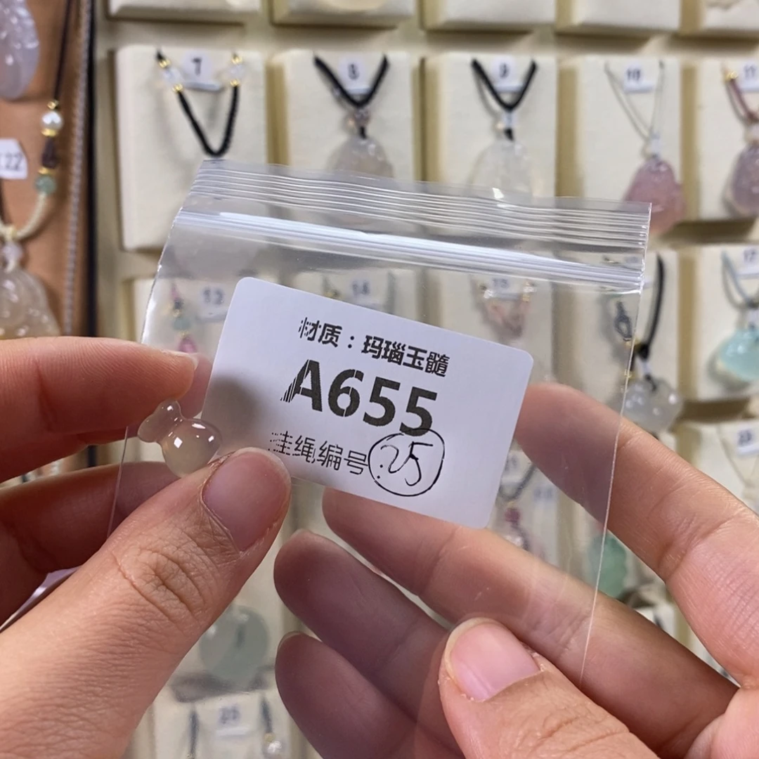 .***.玛瑙/玉髓未镶嵌颈饰