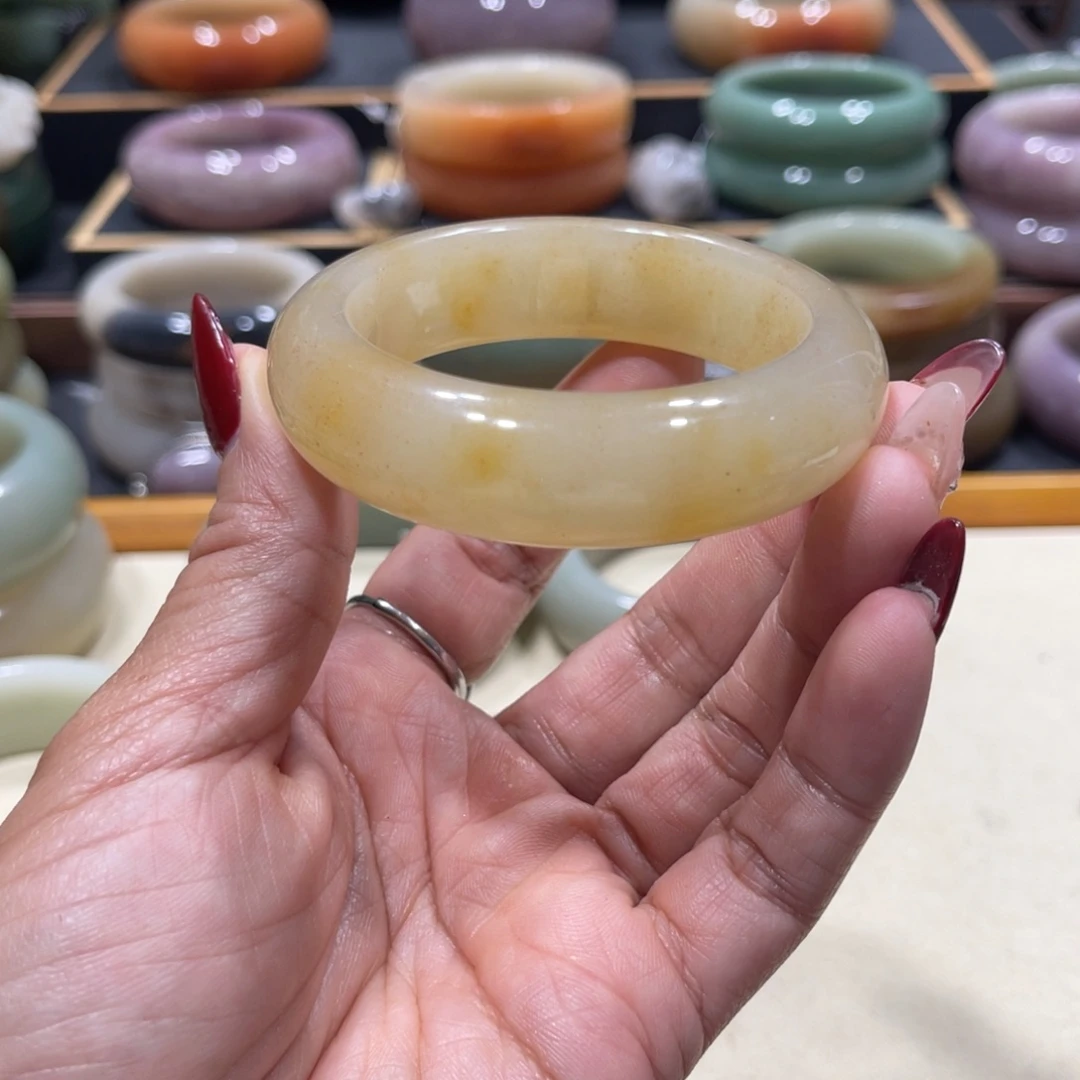 未镶嵌手镯石英岩玉