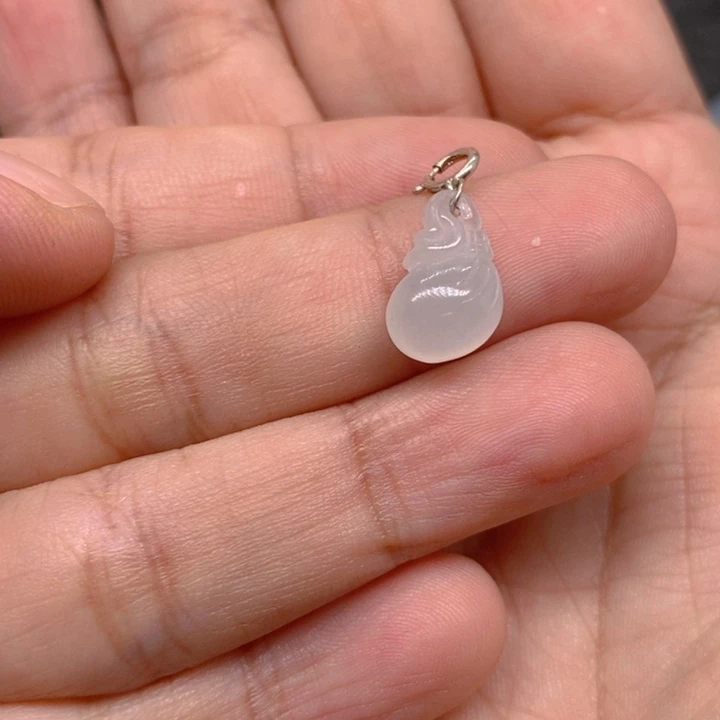 翡翠未镶嵌颈饰我在
