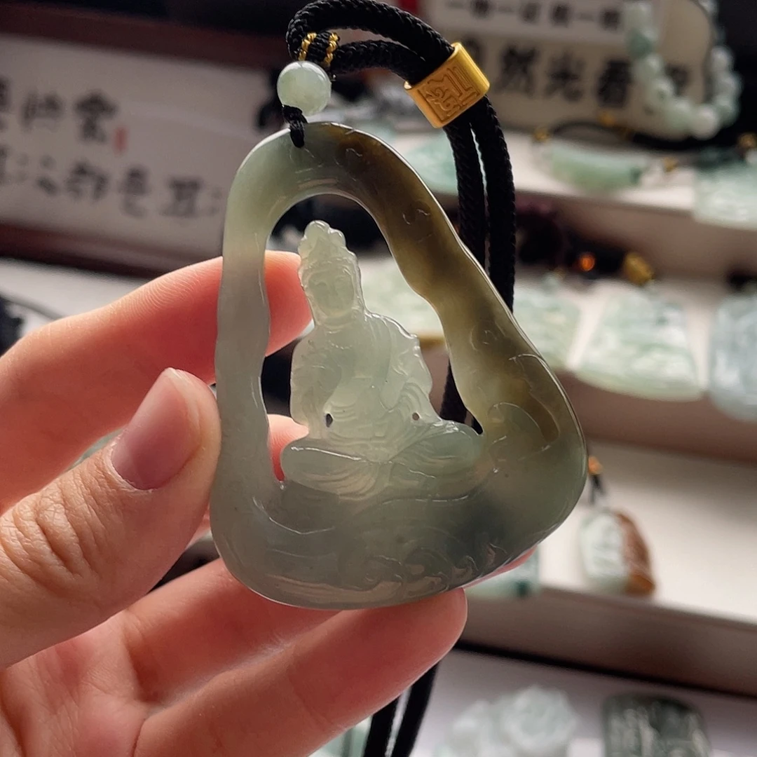 翡翠未镶嵌颈饰观音