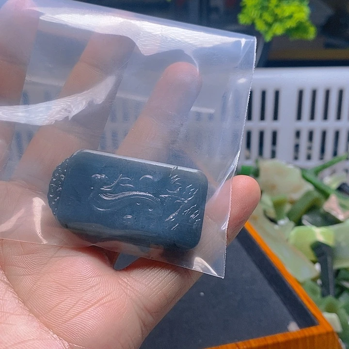 透闪石质玉颈饰未镶嵌抬**路