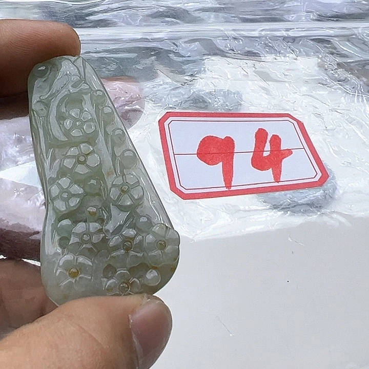 翡翠颈饰未镶嵌鱼