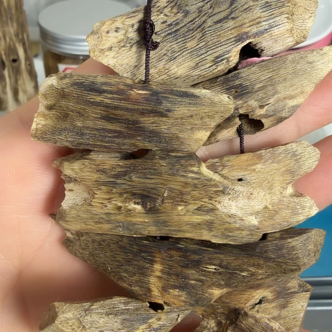 沉香碎屑沉香碎屑