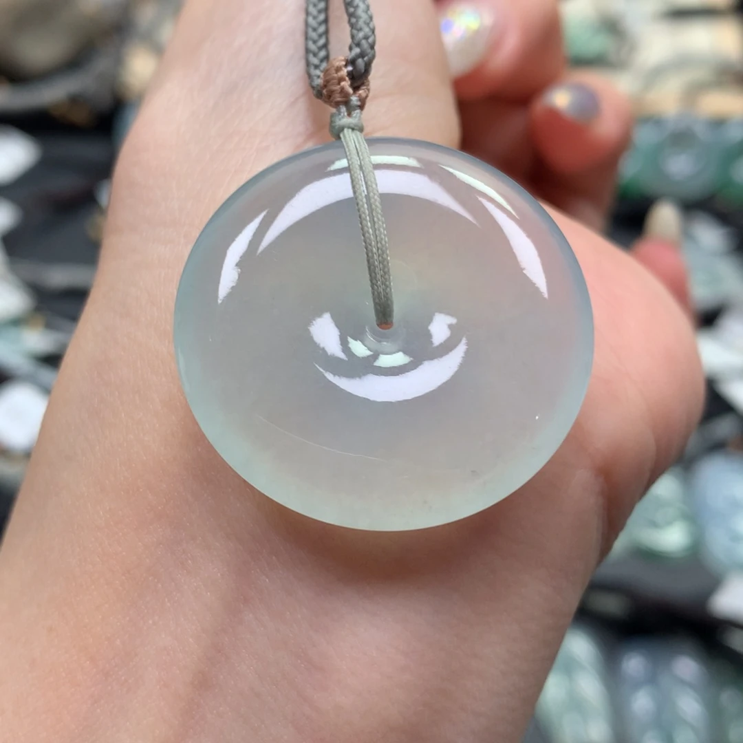 翡翠颈饰未镶嵌扣子