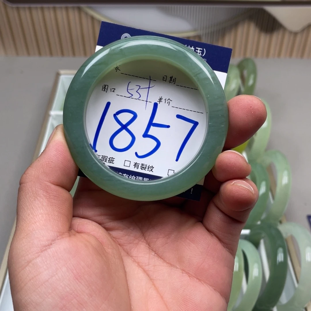 岫玉手镯手镯未镶嵌