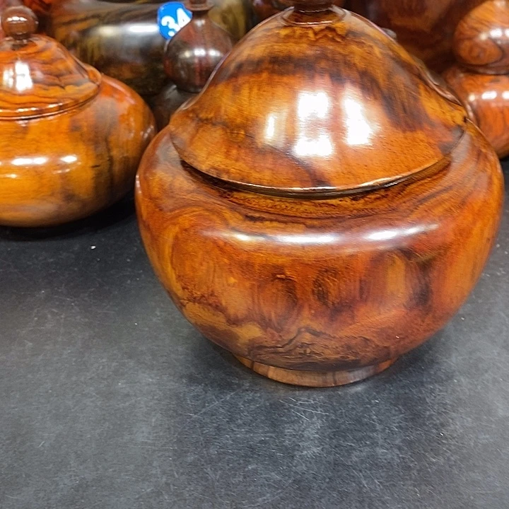 大***妞黄花梨茶叶罐一个