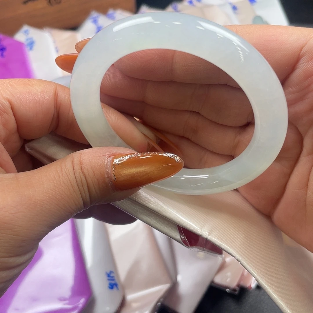 翡翠未镶嵌手镯53.6圆条