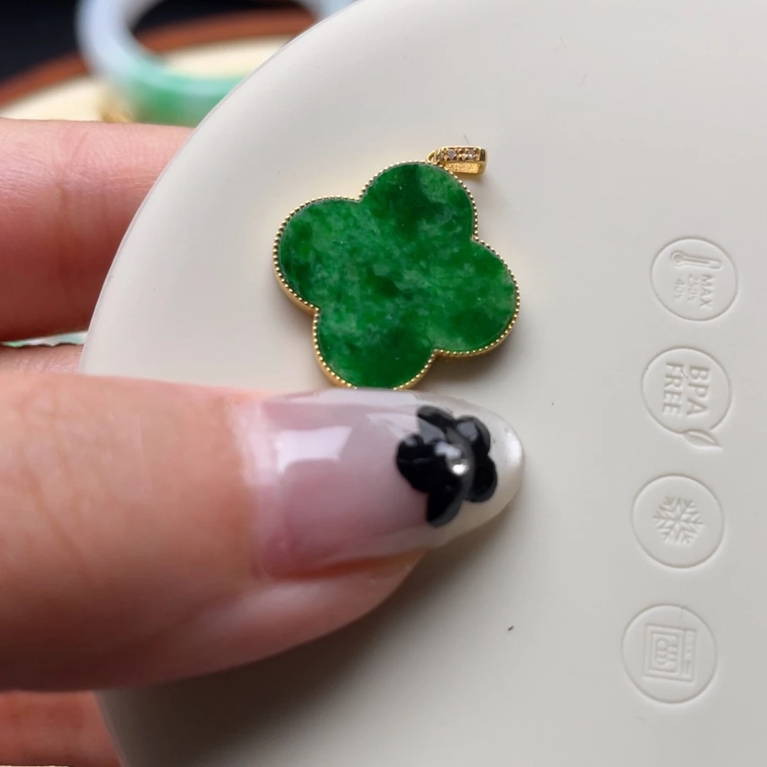 颈饰18K金镶嵌翡翠