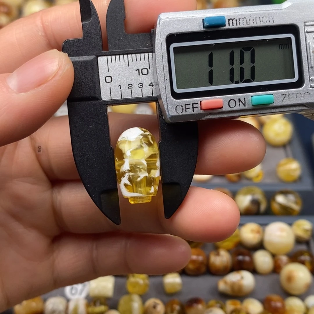 蜜蜡珠宝奇石未镶嵌