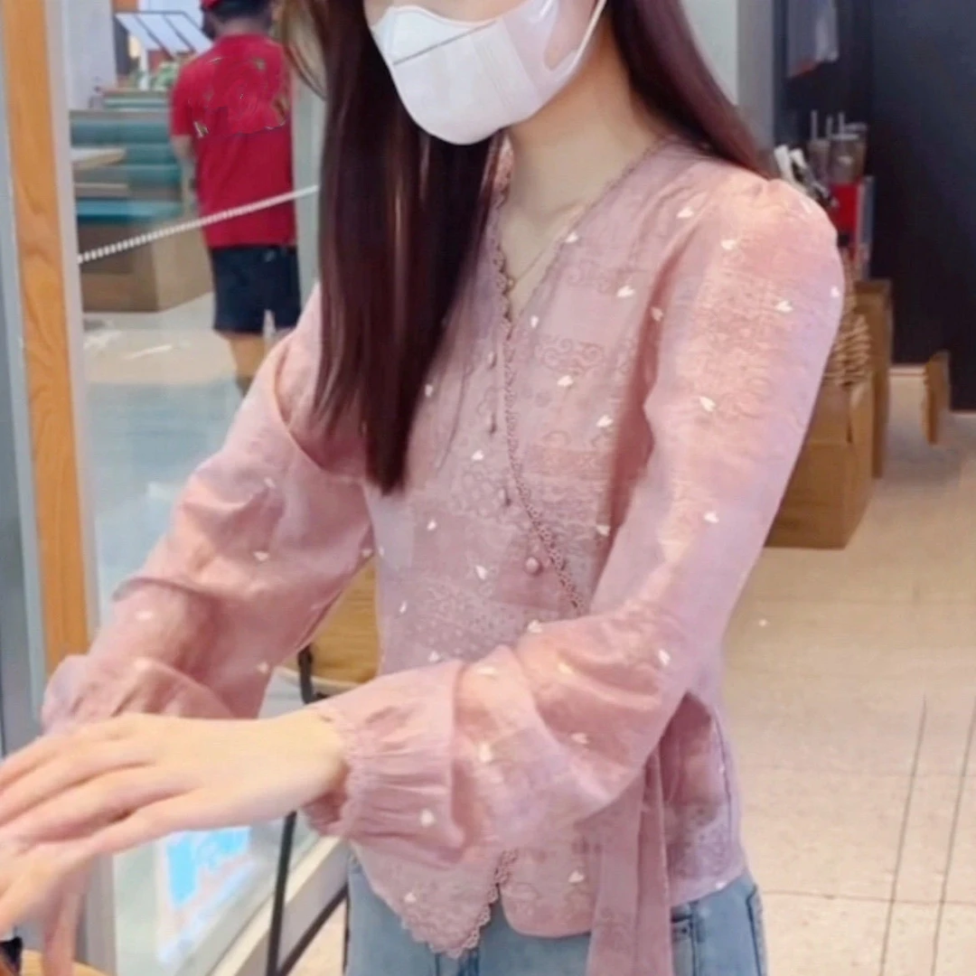 法式粉色V领提花衬衫女2025秋季新款设计感蕾丝花边宽松系带上衣