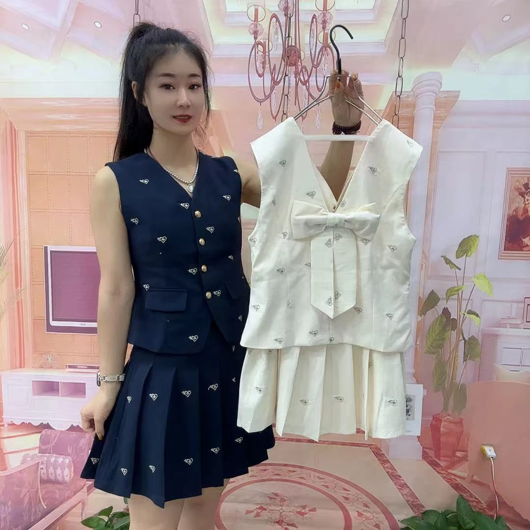 258152款后美背刺绣马甲+压褶裙套装（马甲长55裙长39左右）