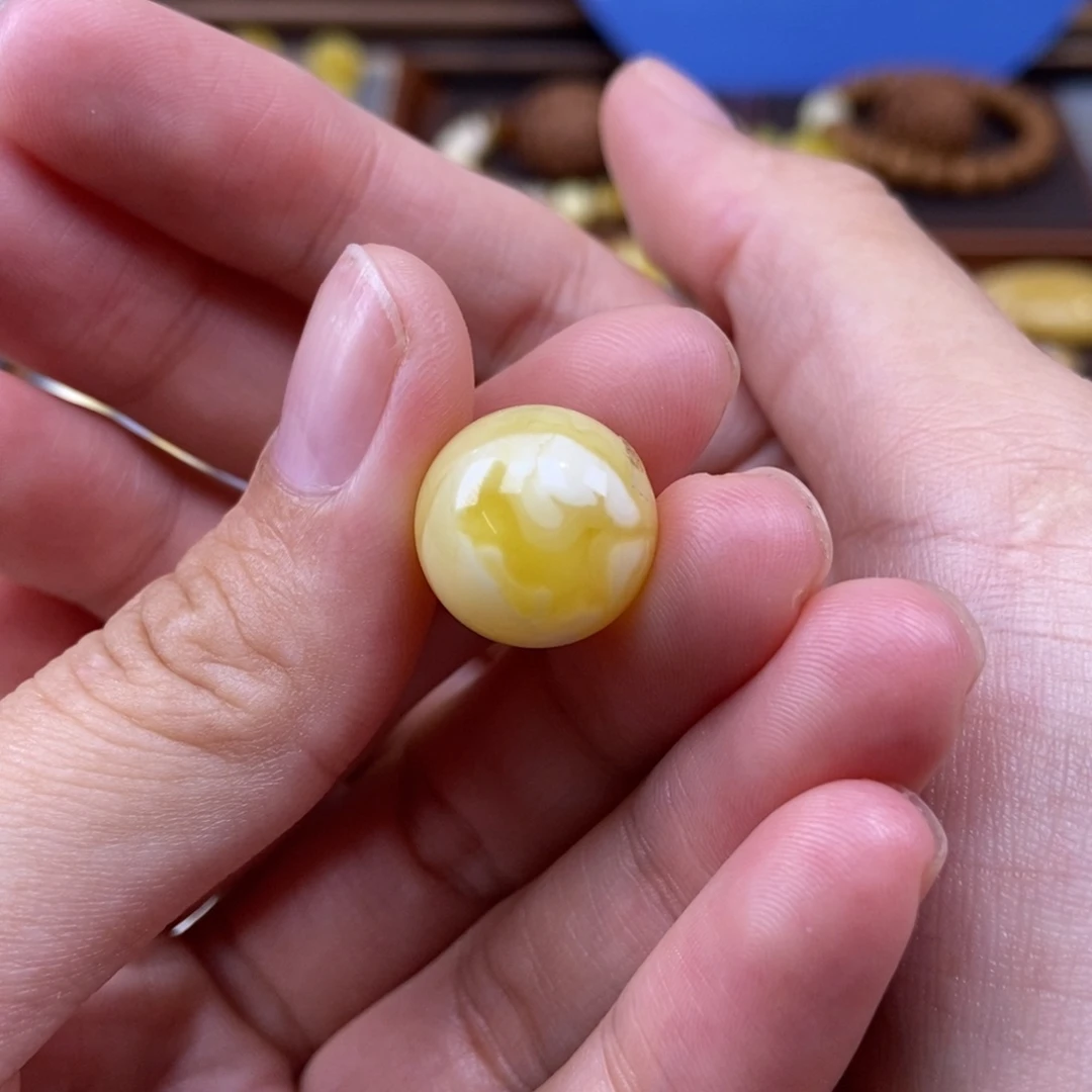 琥珀未镶嵌珠宝奇石15