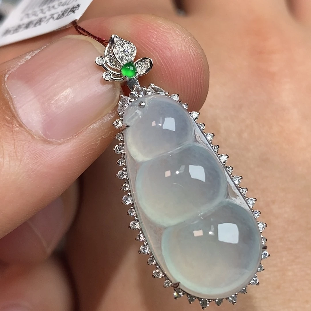 翡翠颈饰18K金镶嵌豆