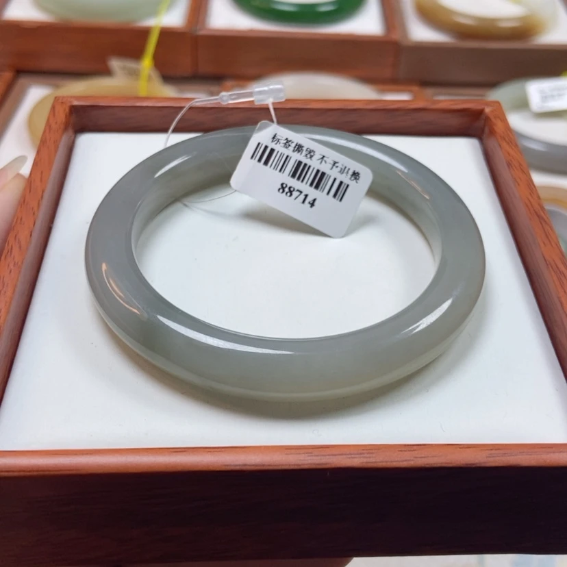 【闪购商品】和田玉手镯未镶嵌54。 3号