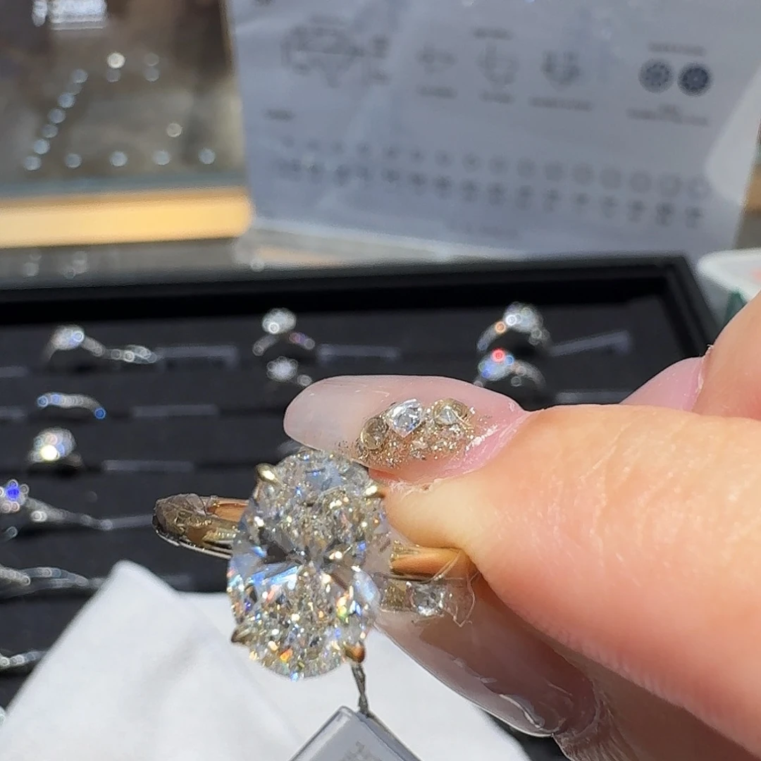 18K金镶嵌合成钻石