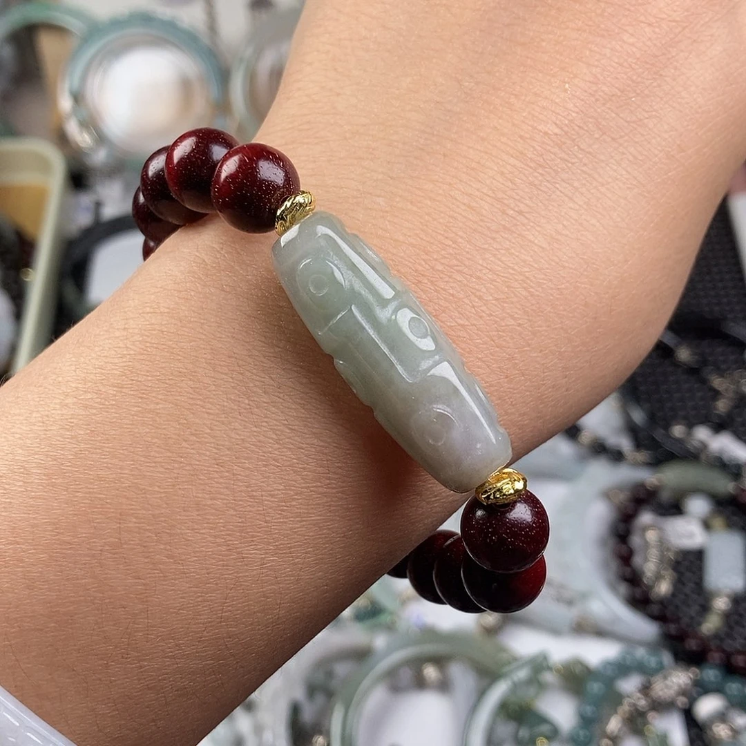 翡翠未镶嵌吊坠(赠链)