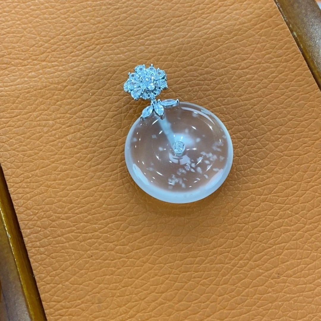 石英质玉吊坠(赠链)银S925镶嵌帅****窝