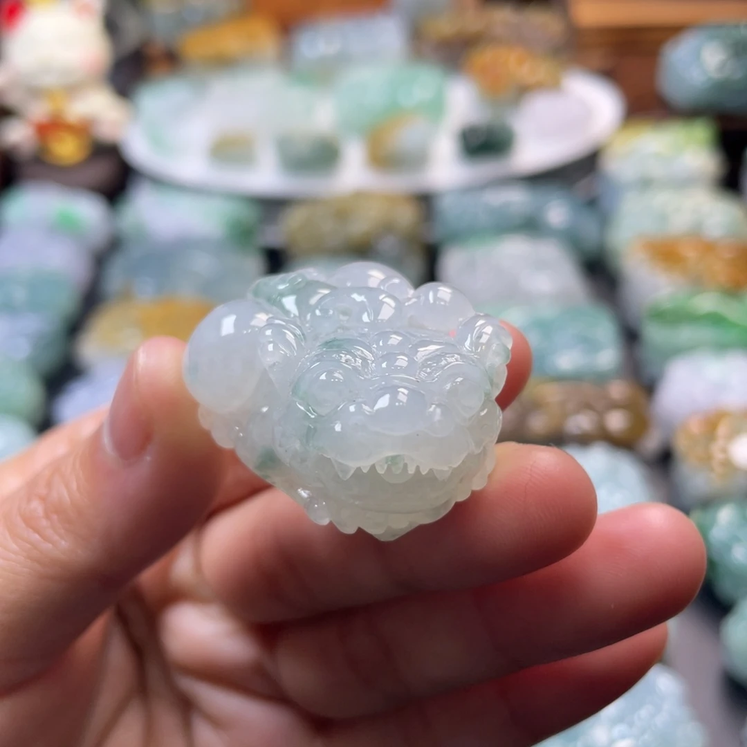 翡翠未镶嵌颈饰貔貅