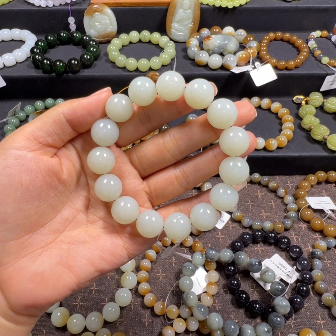 玩***恭和田玉未镶嵌手链