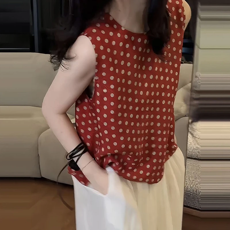 2025年夏季新款女装红色波点无袖背心上衣可露丽穿搭独特小众小衫