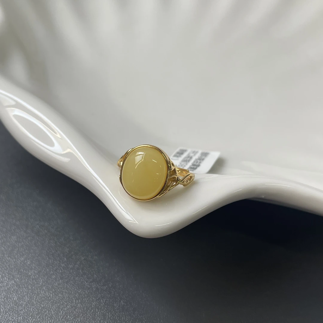 俄料鸡油黄蜜蜡开口戒指(S925银镀金）约11*13mm戒面
