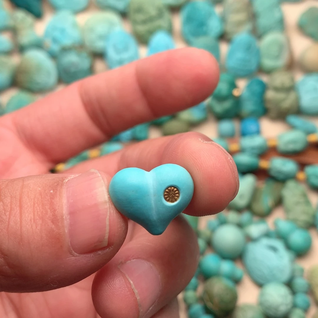 丙****绿松石未镶嵌颈饰