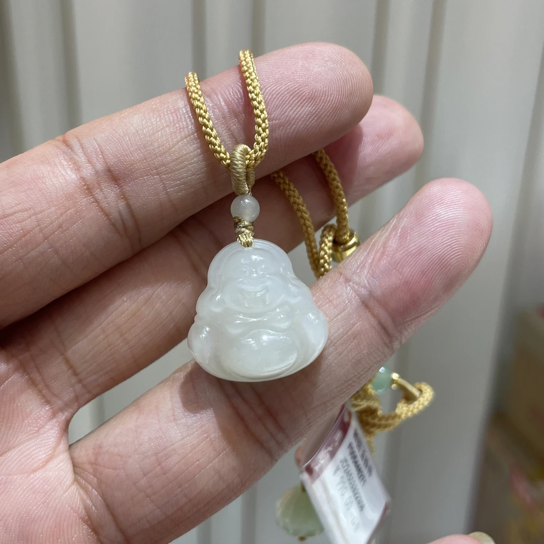 周大生和田玉佛公吊坠