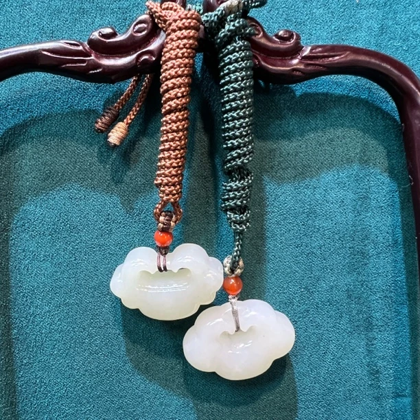 祥云平安如意锁简约时尚玉石颈饰