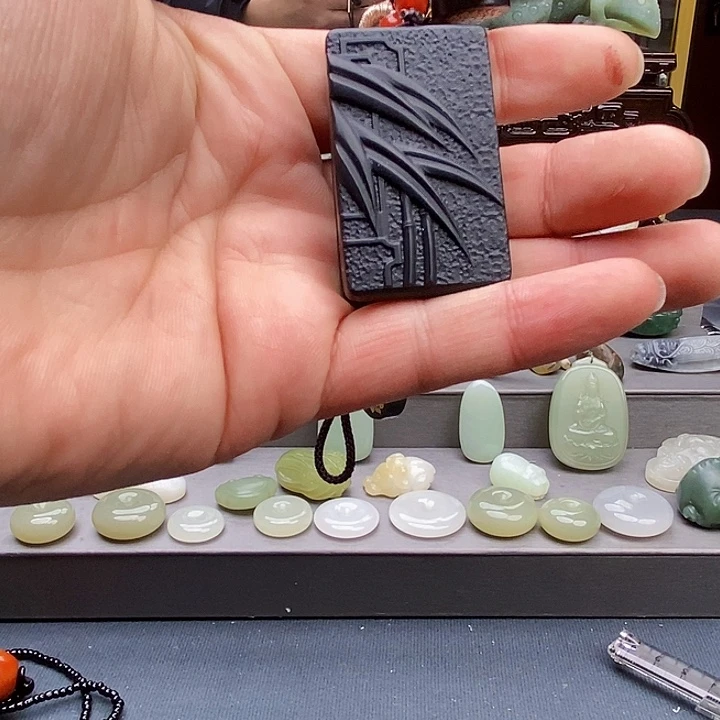 颈饰未镶嵌和田玉