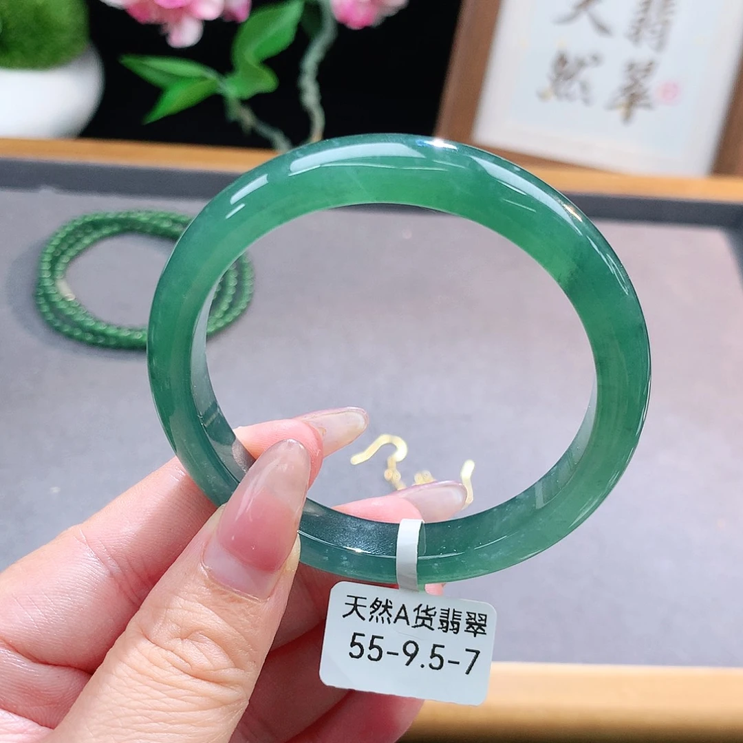 未镶嵌手镯（圆镯）翡翠