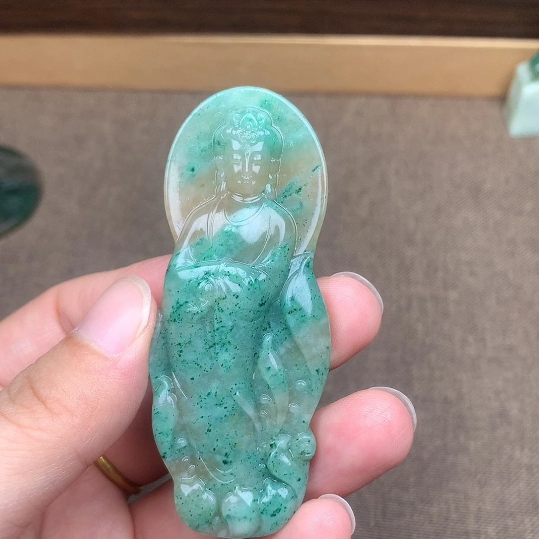 独山玉未镶嵌颈饰