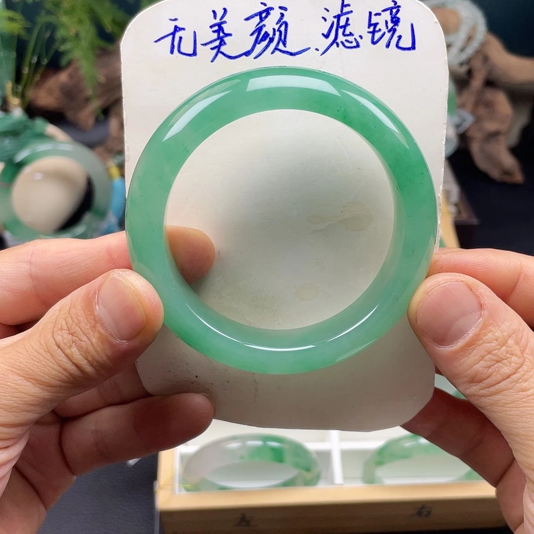 未镶嵌手镯石英质玉