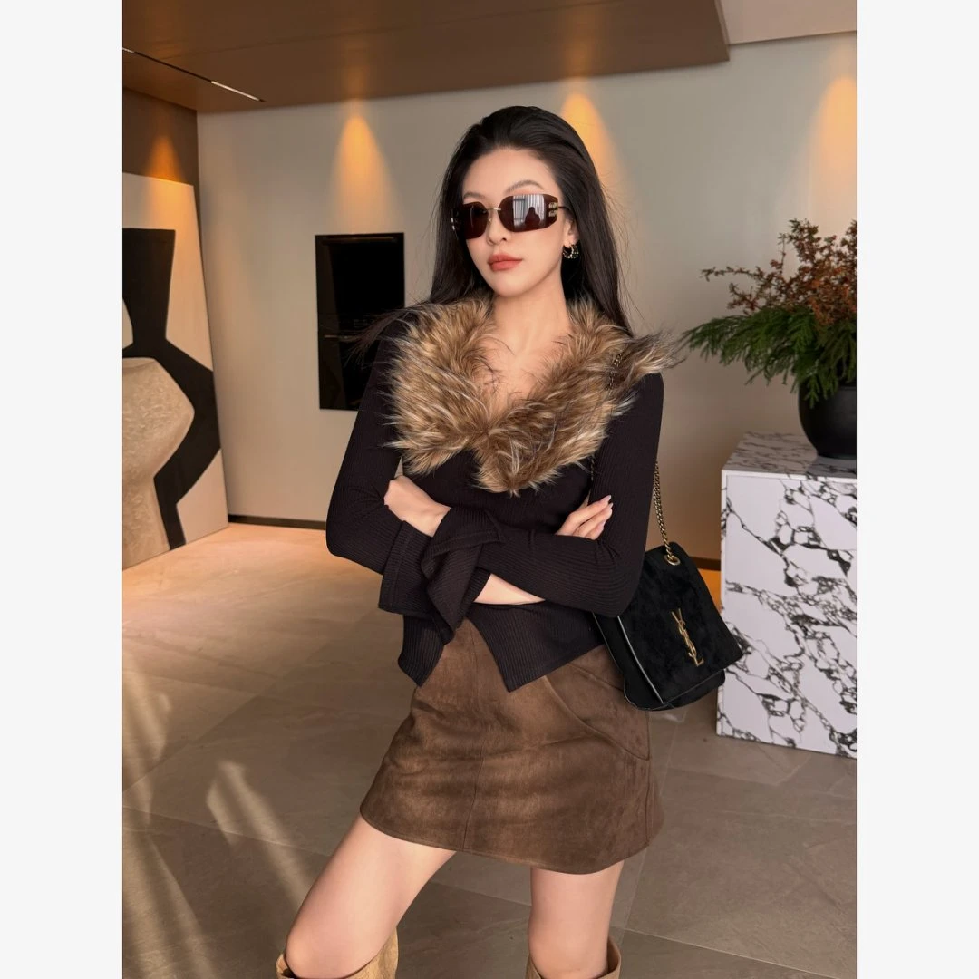 JIJINQI时尚网红心形毛领显瘦修身保暖长袖设计感上衣JD11SZQM481