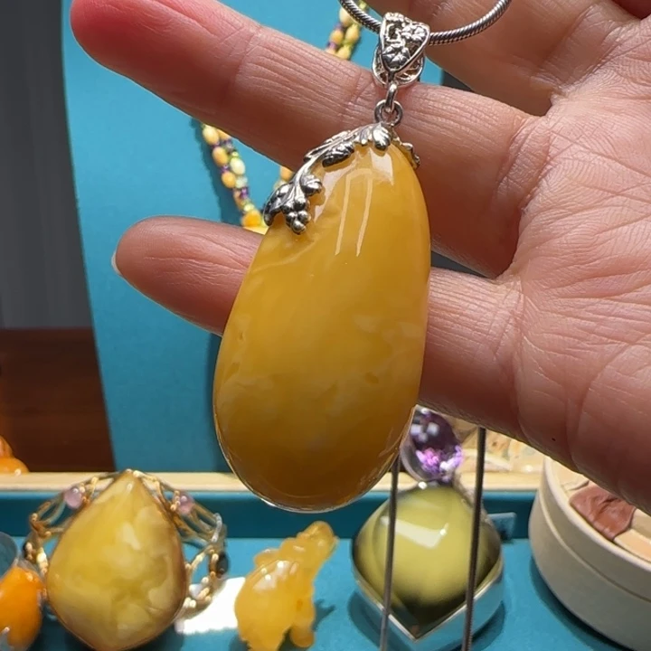 琥珀未镶嵌颈饰波兰设计款琥珀蜜蜡
