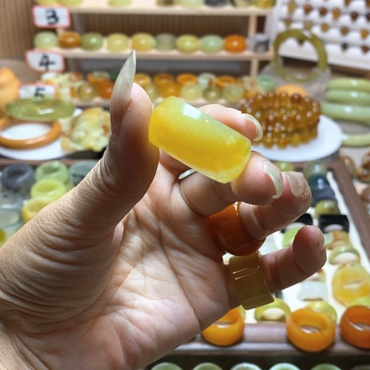 申***总岫玉未镶嵌项圈岫玉精品指环