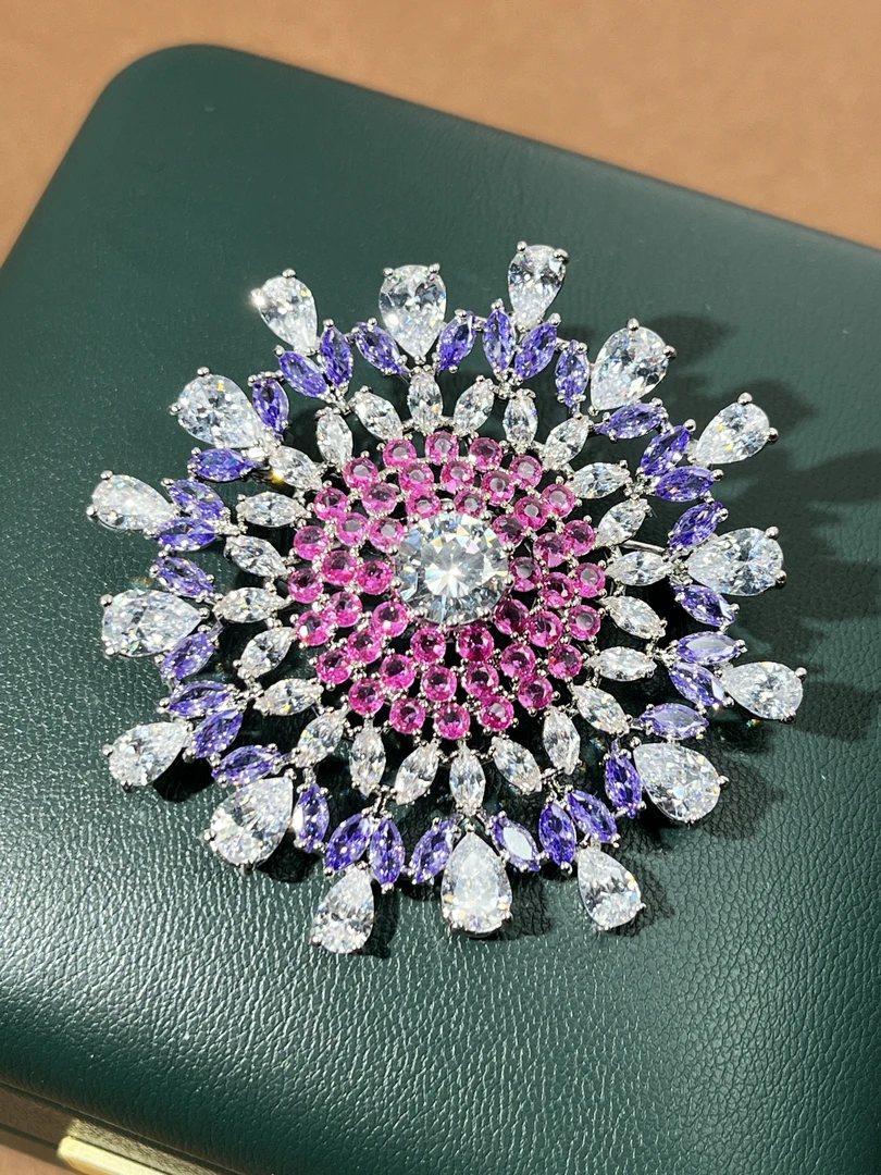 铜合金锆石胸针 31083奢华风欧美配饰重工复古植物花卉胸针轻奢